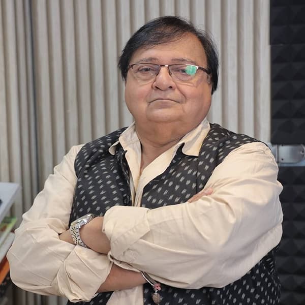 आदित्य धर दिग्दर्शित 'धुरंधर' आणि 'धुरंधर : द रिव्हेंज' या दोन्ही चित्रपटांच्या जबरदस्त यशाने ज्येष्ठ अभिनेते राकेश बेदी यांच्या करिअरला नवीन वळण मिळालं आहे. यामध्ये जमील जमालीची भूमिका साकारून त्यांनी प्रेक्षकांच्या मनावर विशेष छाप सोडली आहे. परंतु फार कमी लोकांना माहीत असेल की राकेश बेदी यांनी आदित्यचा पहिला चित्रपट 'उरी : द सर्जिकल स्ट्राइक' जवळपास आधी नाकारला होता.