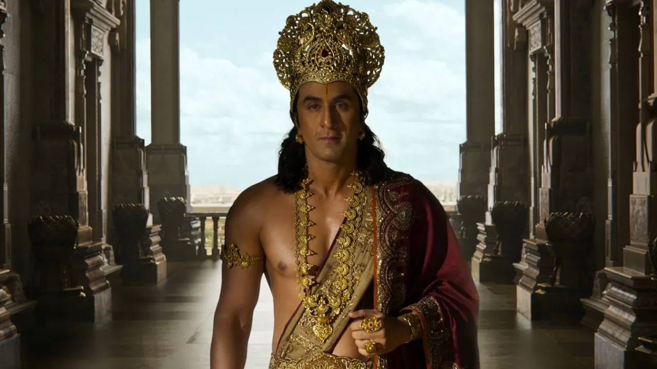 नितेश तिवारी 'रामायण' चित्रपटाचे दिग्दर्शक आहेत. अनेक मोठे स्टार्स या चित्रपटात काम करत असून त्यांनी तितकी फी सुद्धा घेतली आहे. या फिल्मच तब्बल 4000 कोटी इतकं मेगा बजेट आहे. दोन पार्टमध्ये हा चित्रपट बनतोय.