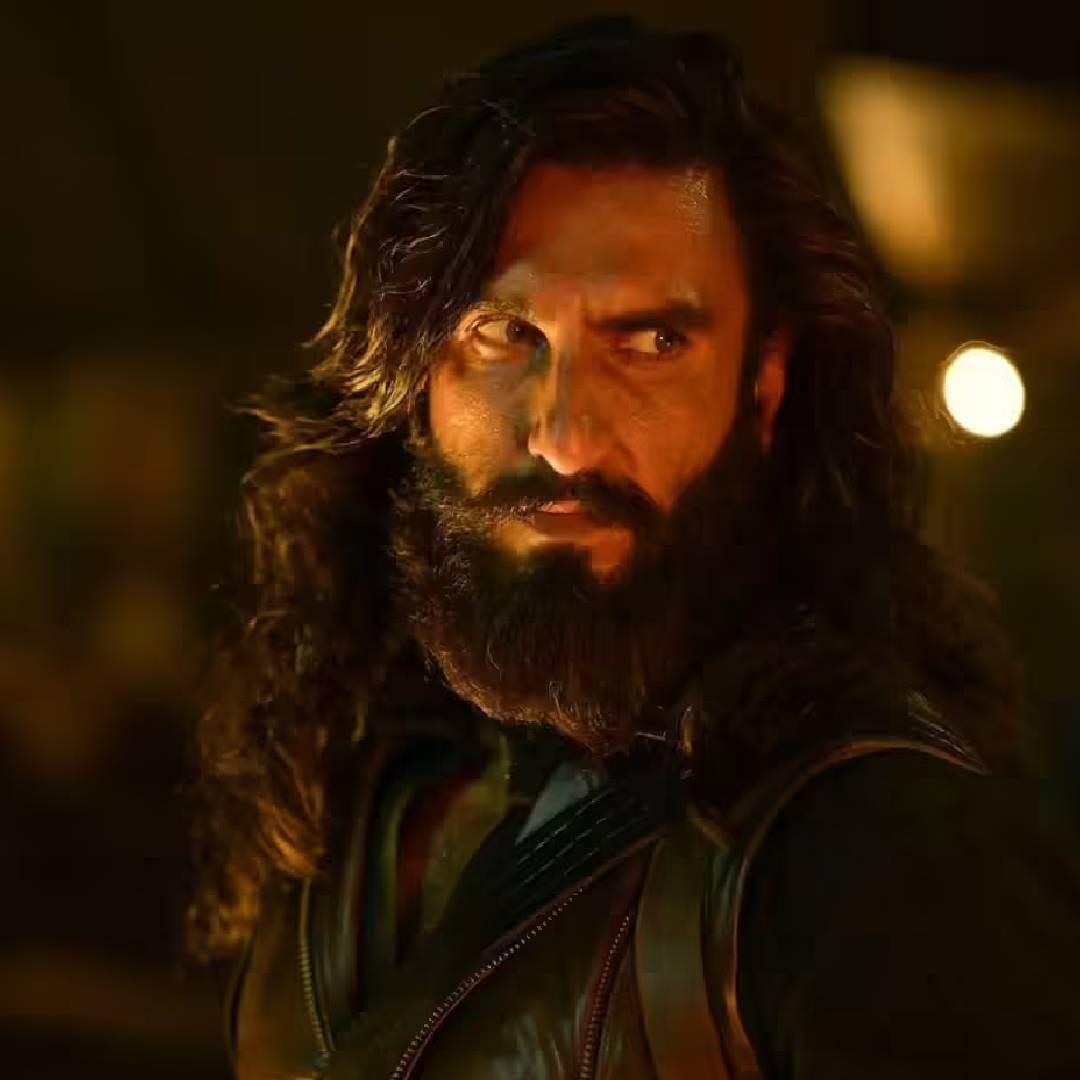 'धुरंधर : द रिव्हेंज' या चित्रपटाचा मेकअप आणि प्रोस्थेटिक आर्टिस्ट करणदीप सिंहने क्लायमॅक्सच्या शूटिंगबद्दल बऱ्याच गोष्टी उलगडून सांगितल्या आहेत. हा क्लायमॅक्स कसा शूट झाला, त्यात कोणकोणत्या अडचणी आल्या, याविषयी त्याने सांगितलं आहे.