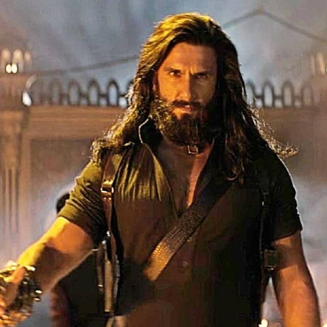 क्लायमॅक्सच्या एक आठवड्याच्या शूटिंगदरम्यान जवळपास एक बादली रक्ताचा वापर करण्यात आला होता. अर्थात ते खरं रक्त नव्हतं, फक्त शूटिंगसाठी तयार करण्यात आलेला रंग होता.