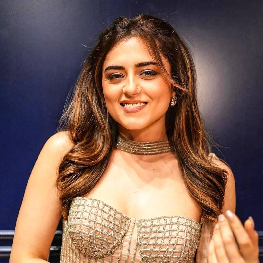 "माझ्यासाठी प्रेम म्हणजे देव आहे. ते प्रत्येक ठिकाणी असतं. प्रेम म्हणजे फक्त रोमान्सच नाही, तर जिथे द्वेष असतो तिथेही प्रेम असतं. प्रेम नसेल तर काहीच नाही. मी फार रोमँटिक स्वभावाची आहे. मी प्रेमासाठी नेहमीच ओपन असते. परंतु लग्न हा एक करार असतो", असं रिधी म्हणाली. 
