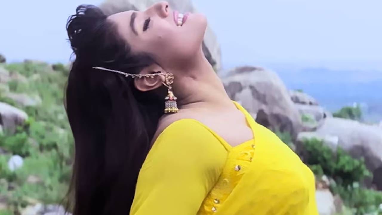 ही सौंदर्यवती हिंदी चित्रपटसृष्टीतील अशा अभिनेत्रींपैकी एक आहे, जिने स्वतःच्या हिमतीवर उद्योगात आपली वेगळी ओळख निर्माण केली. ९० च्या दशकात प्रत्येक मोठ्या चित्रपटात तिची उपस्थिती असायची. ‘मोहरा’, ‘दिलवाले’, ‘अंदाज अपना अपना’ आणि ‘खिलाडियों का खिलाडी’ सारख्या चित्रपटांतील तिच्या भूमिका आजही लोकांच्या लक्षात आहेत. ती केवळ तिच्या सौंदर्यासाठीच नाही, तर उत्कृष्ट अभिनय आणि दमदार संवादफेकीसाठीही ओळखली गेली. तिची गाणी आणि डान्स नंबर्स प्रत्येक लग्नकार्यात आणि पार्टीत जीव ओतत असत. या अभिनेत्रीचे नाव आहे ‘रवीना टंडन.’