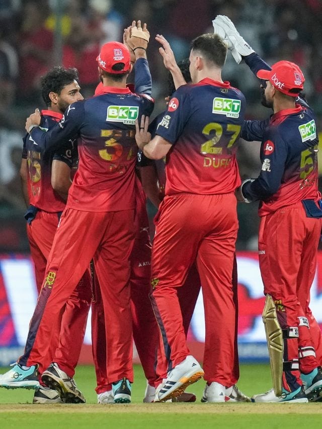 आरसीबीची ऐतिहासिक कामगिरी, ठरली पहिलीच टीम, काय केलं?