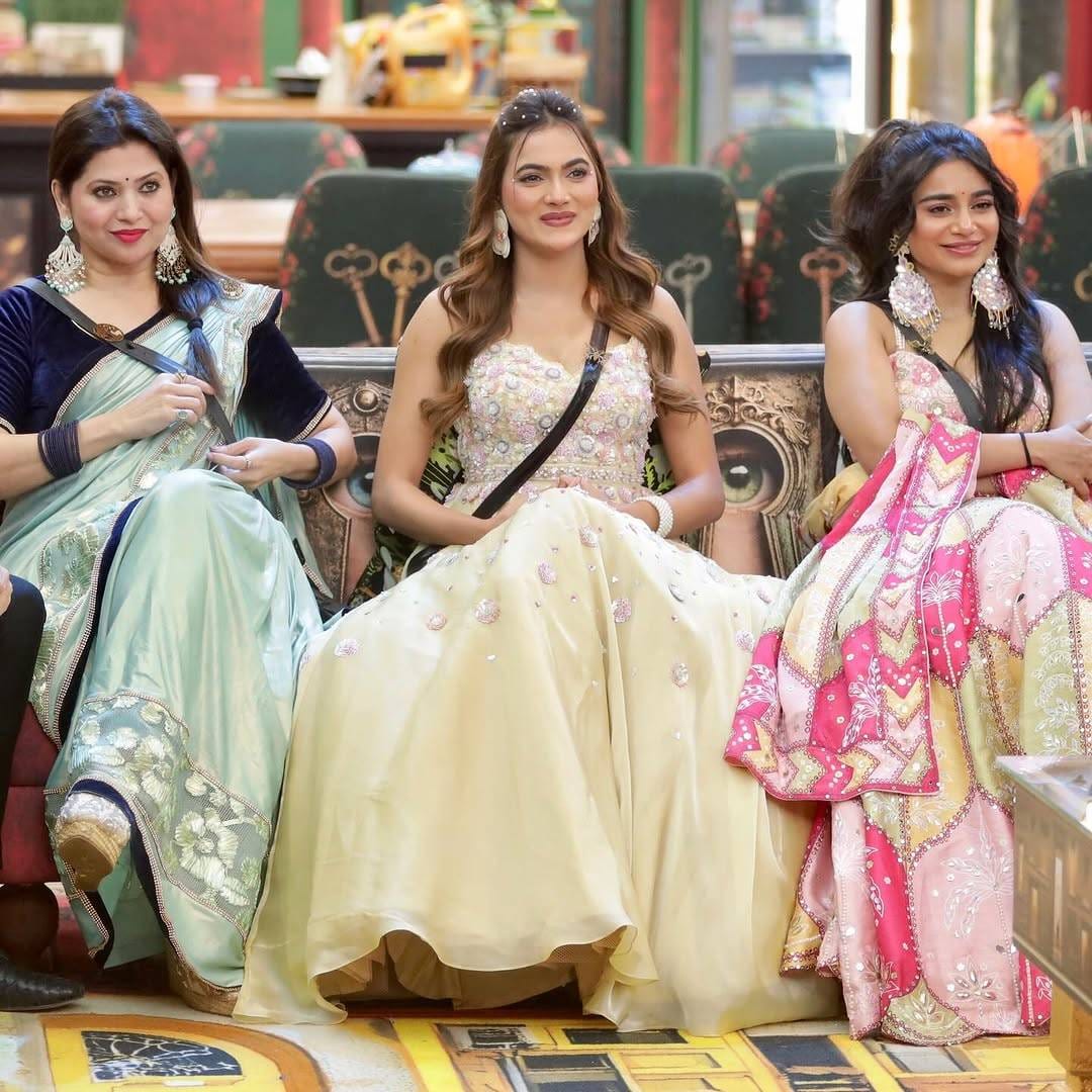 बिग बॉसच्या घरात राकेश बापट, तन्वी कोलते, अनुश्री माने, दिपाली सय्यद, रेवा कौरासे आणि विशाल कोटियन हे सहा स्पर्धक होते. यापैकी एकाला ग्रँड फिनालेच्या अवघ्या काही दिवस आधी घरातून बाहेर पडावं लागलं आहे. त्यामुळे टॉप 5 स्पर्धकांमध्ये ट्रॉफीसाठी चुरस रंगणार आहे.