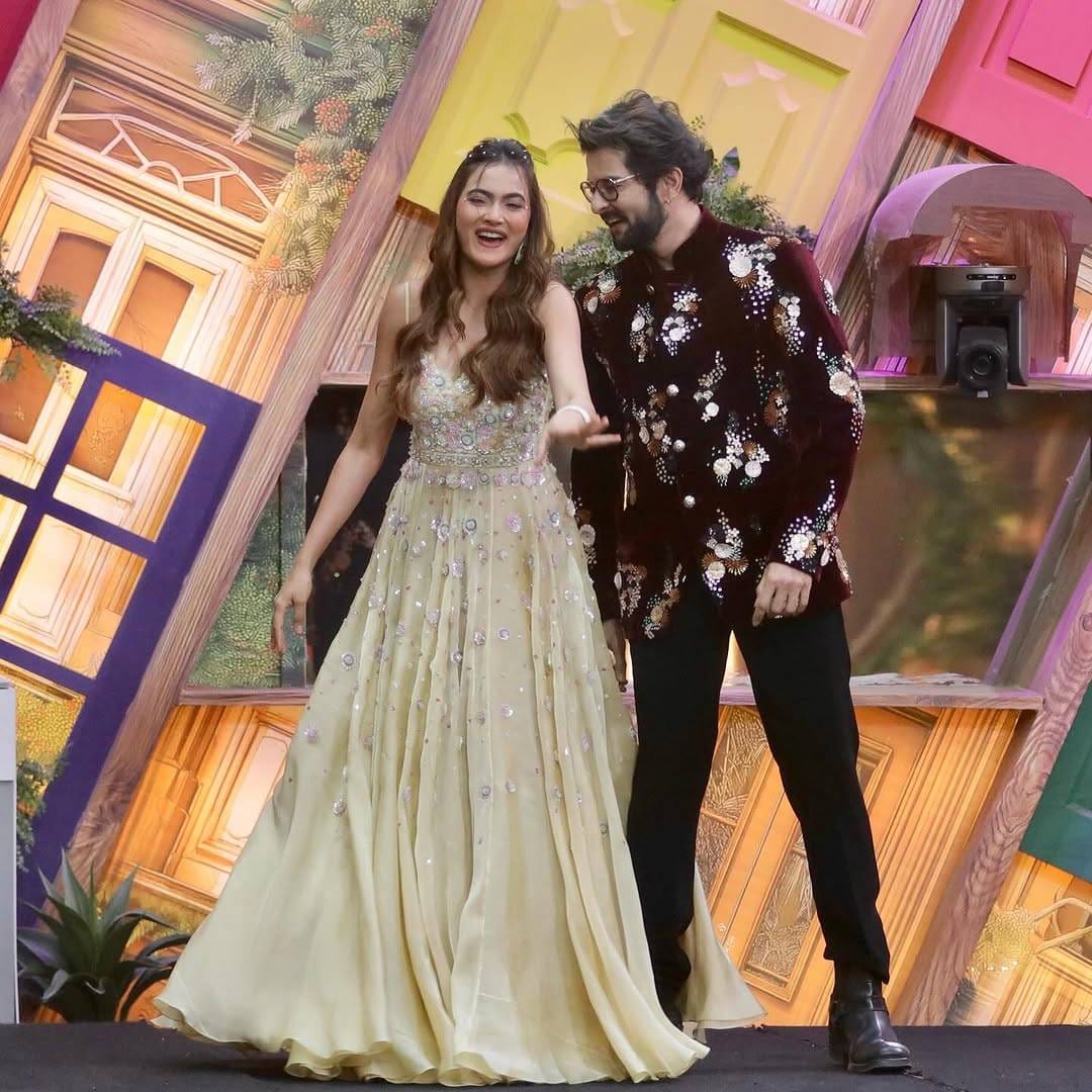 त्यामुळे तन्वी ट्रॉफी जिंकण्याच्या शर्यतीत आधीपासूनच आहे. आता मिड-वीक एलिमिनेशनमध्ये सहा सदस्यांपैकी रेवा कौरासेचा बिग बॉसच्या घरातील प्रवास संपला. रेवाचीही घरात वाईल्ड कार्ड एण्ट्री झाली होती.