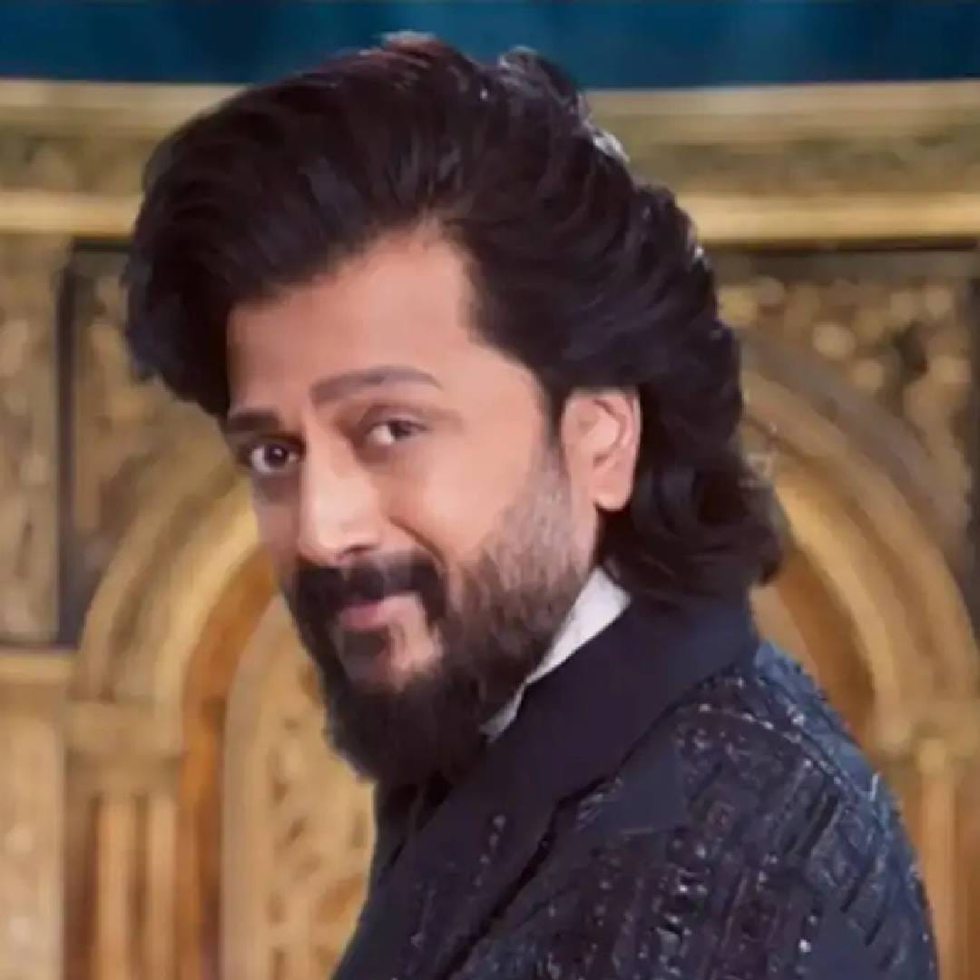 यंदाच्या सिझनमध्ये बिग बॉसच्या घरातील सदस्यांचा खेळ फारसा दिसला नव्हता. त्यामुळे निर्मात्यांनी ड्रामा क्वीन राखी सावंतची घरात वाईल्ड कार्ड एण्ट्री केली. राखीमुळे बिग बॉसचा हा सिझन थोडाफार गाजला. ग्रँड फिनालेपूर्वी तन्वी कोलतेनं 'तिकिट टू फिनाले' पटकावलं होतं.