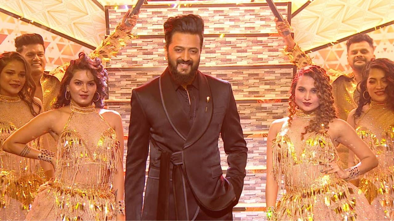 यामध्ये तन्वी कोलते, राकेश बापट, दिपाली सय्यद, विशाल कोटियन आणि अनुश्री माने यांचा समावेश आहे. ग्रँड फिनालेच्या काही दिवस आधीच ड्रामा क्वीन राखी सावंत बिग बॉसच्या घरातून बाहेर पडली. यंदाचा सfजन राखी सावंतमुळे विशेष गाजला.
