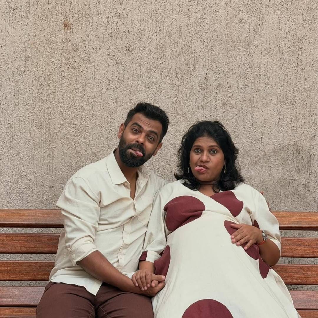 पल्लवी पाटील, स्वरदा ठिगळे, अभिजीत केळकर, नंदिता पाटकर यांसारख्या कलाकारांनी रोहनच्या या पोस्टवर शुभेच्छांचा वर्षाव केला आहे. स्नेहलसाठी आई होण्यापर्यंतचा काळ काही सोपा नव्हता. काही वर्षांपूर्वी तिने गंभीर आजाराचा सामना केला होता.
