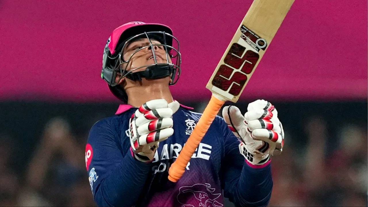 पुरस्कार स्वीकारल्यानंतर वैभवने जास्त सेलीब्रेशन करणार नाही असं सांगितलं. त्यामागे कारण सुद्धा खास आहे. या यशाचं मी जास्तवेळ उशिरापर्यंत सेलिब्रेशन करु शकत नाही. कारण सकाळी मला लवकर उठायचय आणि म्हणून लवकर झोपावं लागेल 