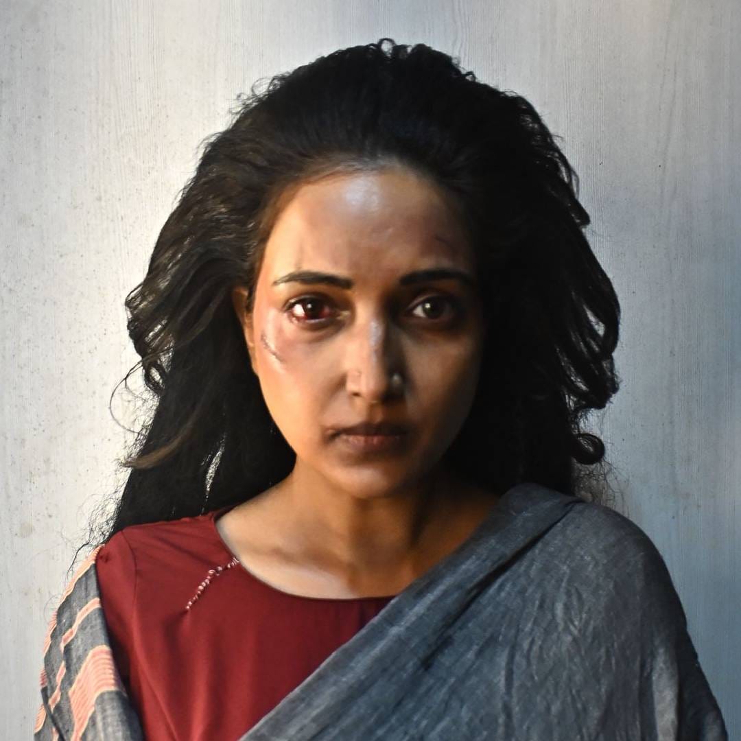 या मालिकेत लवकरच एक धमाकेदार ट्विस्ट पाहायला मिळणार आहे. तेजस्विनीचं अपहरण करण्यासाठी मनस्विनी भांडीवालीचं वेषांतर करणार आहे. रुपालीचा हा नवा अवतार प्रेक्षकांसाठी नक्कीच उत्सुकता वाढवणारा ठरणार आहे. लपंडाव ही मालिका दुपारी 2 वाजता प्रेक्षकांच्या भेटीला येते.