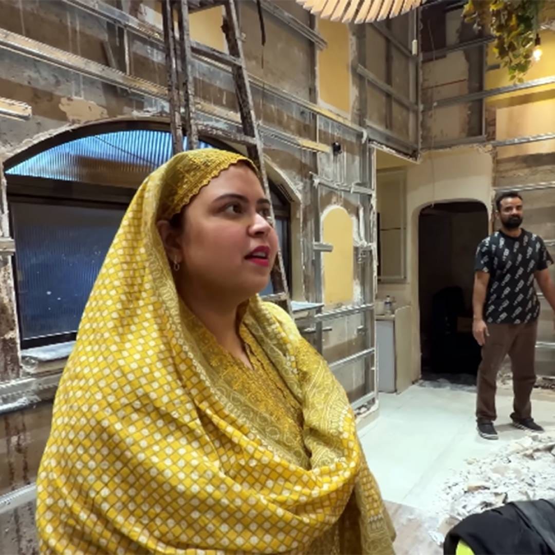 इराण- अमेरिका यांच्यातील युद्धाचे पडसाद जगभरात उमटत आहेत. यामुळे भारतातही एलपीजी सिलिंडरचा तुटवडा जाणवतोय. व्यावसायिक सिलिंडरवर निर्बंध आल्याने अनेक हॉटेल्स आणि रेस्टॉरंट्सना त्याचा फटका बसला आहे. 
