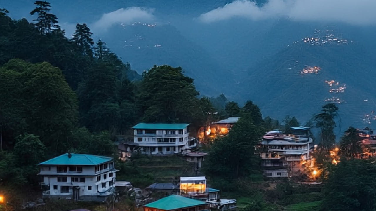 सकलेशपूर हे विशेषतः कॉफीच्या मळ्यांसाठी प्रसिद्ध आहे. येथे पसरलेली हिरवीगार कॉफी बागायती आणि डोंगराळ परिसर पर्यटकांना एक वेगळाच अनुभव देतात. या परिसरात अनेक लहान तलाव आणि सुंदर धबधबे आहेत. ट्रेकिंग, फोटोग्राफी आणि शांत वेळ घालवण्यासाठी हे ठिकाण उत्तम पर्याय ठरतो.