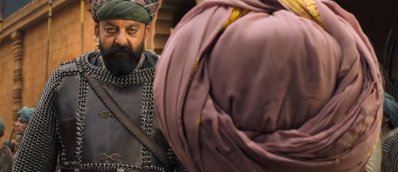 विशेष म्हणजे या चित्रपटात सचिन खेडेकर, जितेंद्र जोशी, महेश मांजरेकर यासारखे मराठी चेहरेदेखील पाहायला मिळणार आहेत. त्यामुळेच हा चित्रपट बॉक्स ऑफिसवर नेमकी काय जादू दाखवणार, याकडे सर्वांचे लक्ष लागले आहे.   