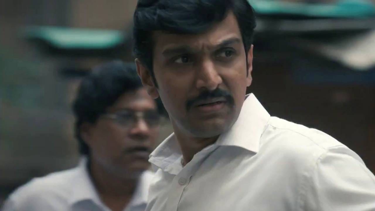 ओटीटी प्लॅटफॉर्मवर दर महिन्याला एकापेक्षा एक दमदार वेब सीरिज प्रेक्षकांच्या भेटीला येत आहेत. यापैकी काही सत्य घटनांवर आधारित असतात. अशीच एक जबरदस्त सीरिज सहा वर्षांपूर्वी स्ट्रीम झाली होती आणि प्रेक्षकांनी या सीरिजला अक्षरश: डोक्यावर उचलून घेतलं होतं. 
