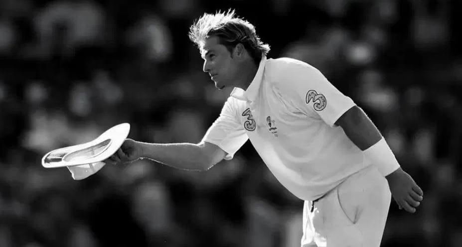 जगप्रसिद्ध महान फिरकीपटू शेन वॉर्नचा चार वर्षापूर्वी मृत्यू झाला होता. शेन वॉर्नचा मृत्यू झाल्याचे समजले तेव्हा त्याला कोणताही आजार नव्हता. तो अगदी धष्टपुष्ट होता. परंतु अचानक त्याचा मृत्यू झाल्याचे समजल्यानंतर संपूर्ण जगालाच धक्का बसला होता. 