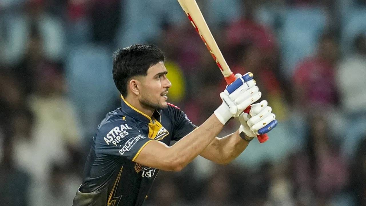 गुजरात टायटन्सचा कॅप्टन शुबमन गिलवर सुद्धा स्लो ओव्हर रेटसाठी पेनल्टीची कारवाई झाली आहे. दिल्ली कॅपिटल्स विरुद्ध गुजरातचा स्लो ओव्हर रेट होता. 