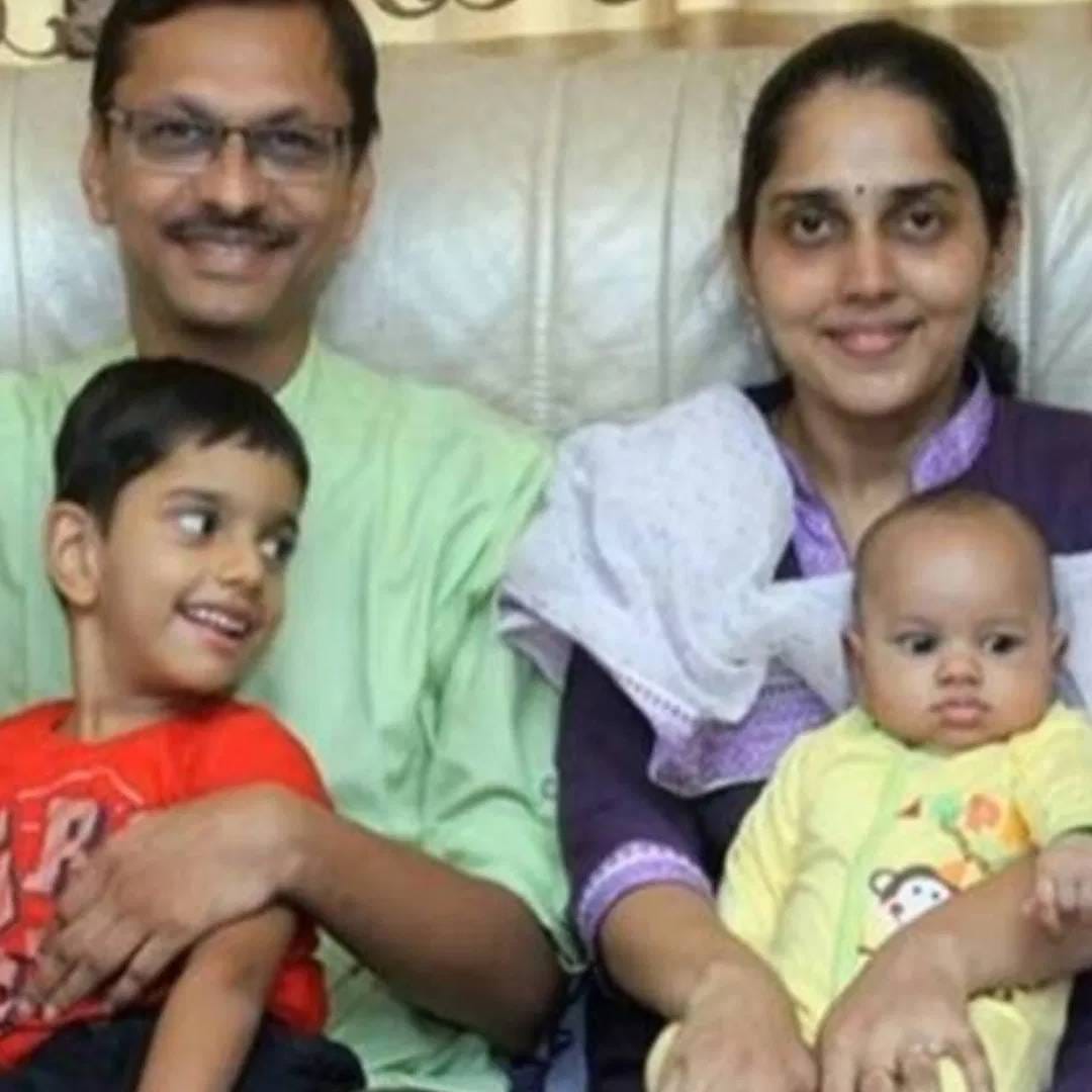 शो मध्ये भले पोपटलालच लग्न ठरत नसेल पण रियल लाइफमध्ये मात्र श्याम पाठक विवाहित आहे. फॅमिली मॅन आहे. त्याचं 2003 साली रश्मी पाठक बरोबर लग्न झालं. म्हणजे शो चा भाग होण्याच्या 6 वर्ष आधी पोपटलालचं लग्न झालय. 