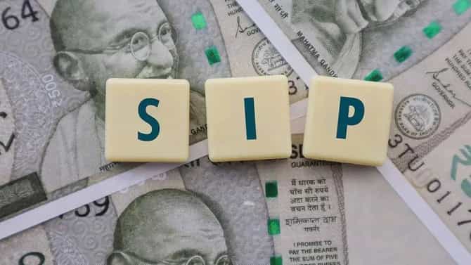 SIP मधून व्हा करोडपती, 10 कोटींचा फंड बनवण्यासाठी किती करावी लागेल गुंतवणूक? पाहा पूर्ण गणित