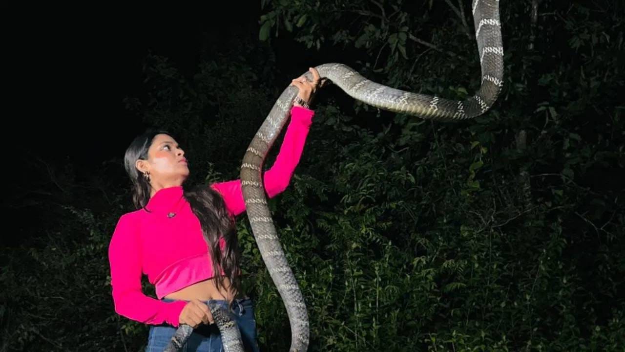 साहिबा अभिनय क्षेत्रात मोठ्या प्रमाणात सक्रीय आहे. पण स्नेस रेस्क्यूर म्हणून सुद्धा तिची ओळख आहे. आपल्या भावांकडून तिला प्राणी मित्र बनण्याची प्रेरणा मिळाली. ती 17 वर्षांची असताना तिच्या गावात लोक सापाला दिसताच क्षणी मारायचे.