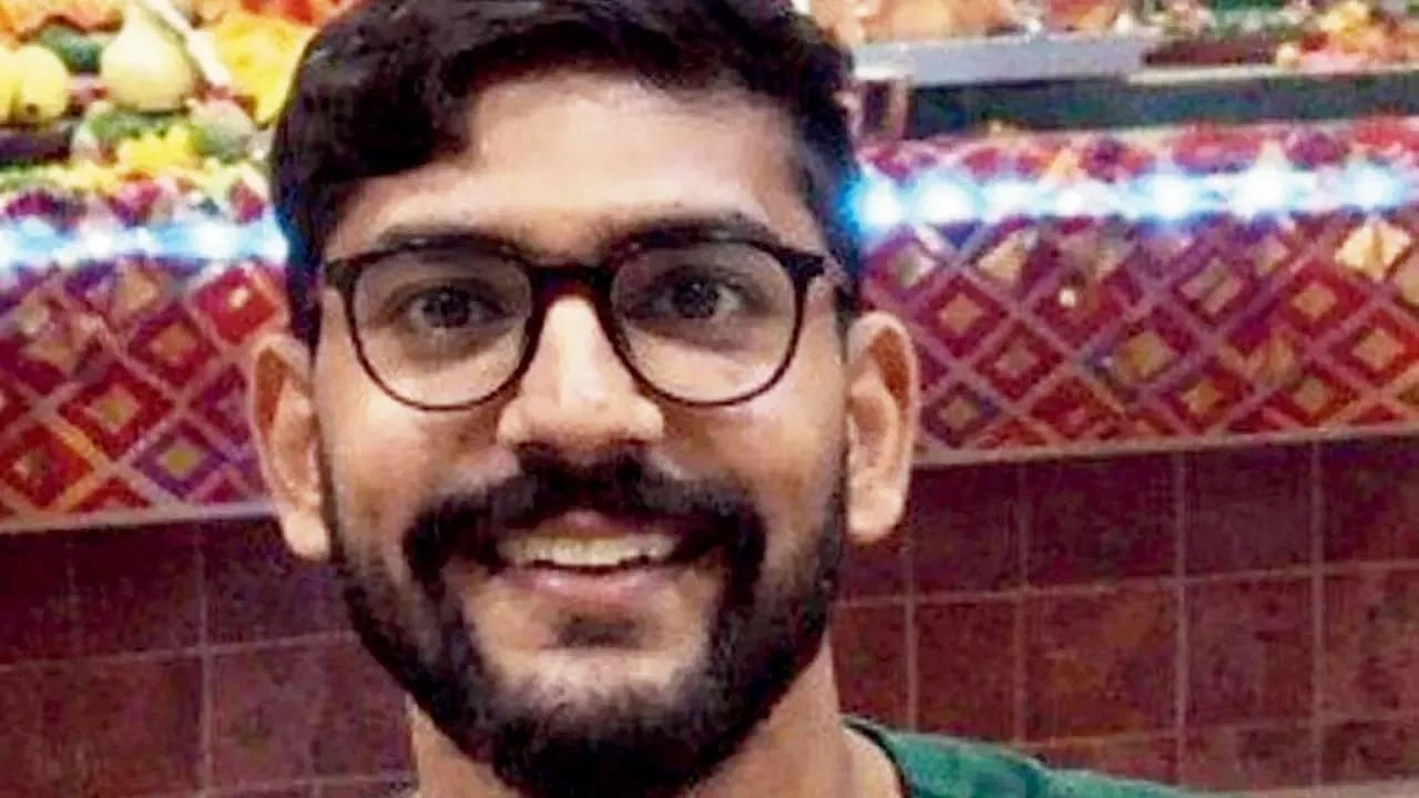 इराण युद्धात मुलाने गमावला जीव, पार्थिव मिळवण्यासाठी बापाची महिनाभरापासून तडफड; भारत सरकारकडे 3 मागण्या इराण युद्धात मुलाने गमावला जीव, पार्थिव मिळवण्यासाठी बापाची महिनाभरापासून तडफड; भारत सरकारकडे 3 मागण्या