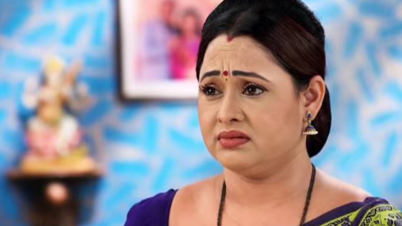 माधवी भिडेची भूमिका अभिनेत्री सोनालिका जोशी साकारत आहे. या मराठमोळ्या अभिनेत्रीने हिंदी मालिकेत आपली विशेष छाप सोडली आहे. सोनालिका आणि भिडे मास्तर ही जोडी चाहत्यांमध्ये विशेष लोकप्रिय आहे. सोनालिकाकडे जवळपास दहा कोटी रुपयांची संपत्ती असल्याचं कळतंय. 
