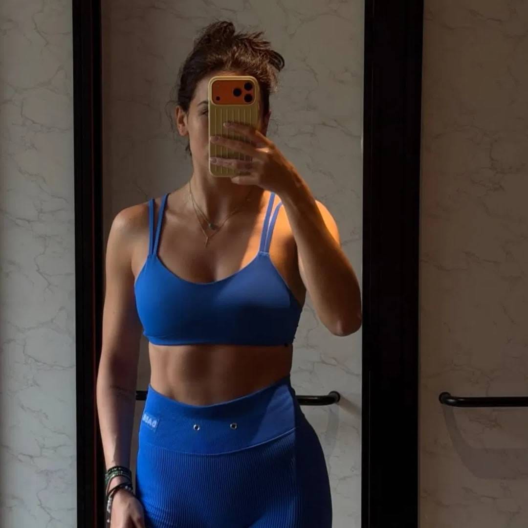 नताशाने मंगळवारी संध्याकाळी तिच्या इन्स्टाग्रामवर काही फोटोज शेअर केले. त्या फोटोंमधून तिचा फिटनेस दिसून येतोय. नताशाने हे फोटो आपल्या लेटेस्ट आयफोनमधून काढले आहेत. फोटो शेअर करताना कॅप्शनमध्ये लिहिलय , 'शिस्त हीच माझी शान आहे' (Photo- Natasa Stankovic Instagram)