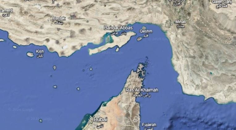 इस्लामाबादमध्ये इराणसोबतची बैठक निष्फळ ठरल्यानंतर आता अमेरिकेने आक्रमक पवित्रा धारण केला आहे. इराणने होर्मुझची सामुद्रधुनी खुली करावी यासाठी आता अमेरिकेने त्या परिसरात नाकेबंदी सुरू केली आहे. तसेच इराणला कोणत्याही देशाने टोल देऊ नये, असे आवाहनही अमेरिकेने केले आहे. 