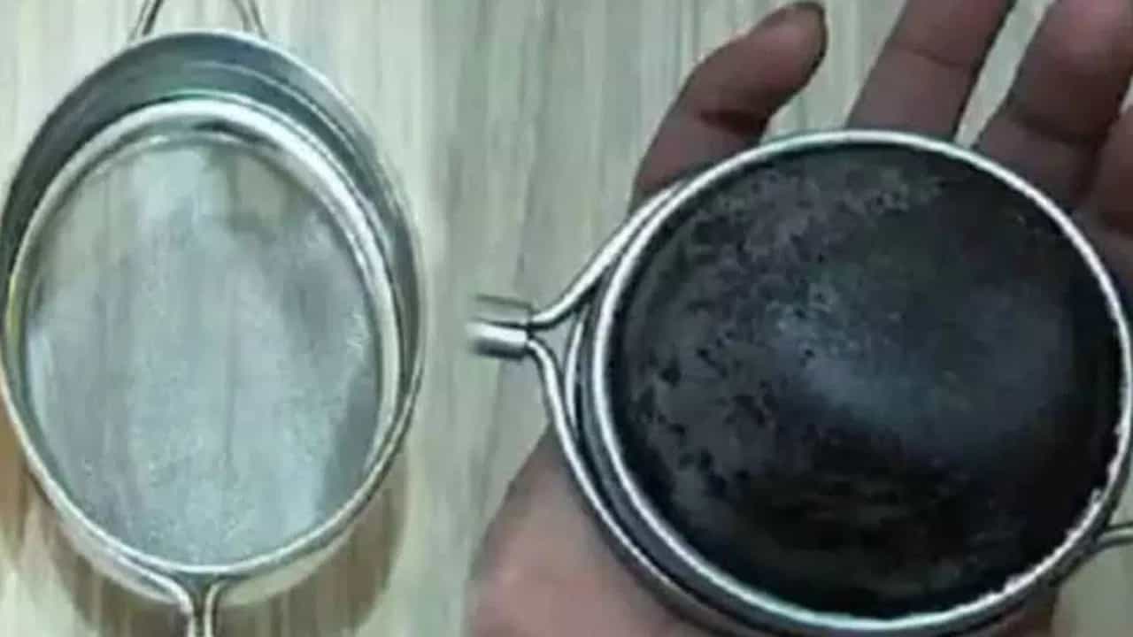 चहाची गाळणी घाण झालीये? सोप्या टिप्सने झटक्यात करा स्वच्छ