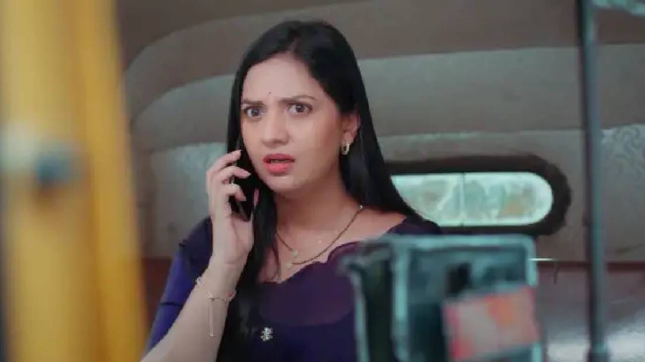 मैत्रीण किमया घरी येणार असल्याचं कळताच समरला खूप आनंद होतो. पण ही किमया आहे तरी कोण, या विचारात स्वानंदी पडते. आता किमयाच्या भूमिकेत कोण झळकणार, याची उत्सुकता प्रेक्षकांना आहे. तर अभिनेत्री पूर्वा गोखले किमयाची भूमिका साकारणार असल्याचं कळतंय. यानिमित्ताने पूर्वा तब्बल नऊ वर्षांनंतर झी मराठी वाहिनीवरील मालिकेत पुनरागमन करतेय. 
