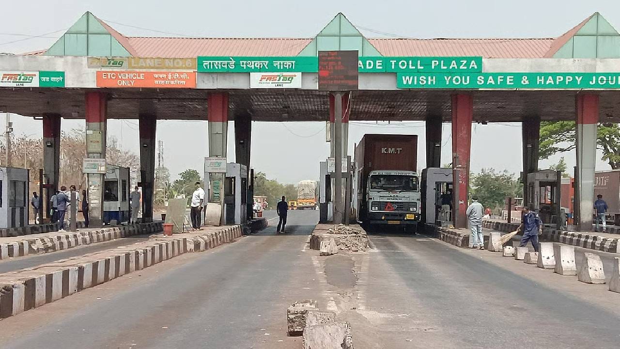 चुपचाप सायकल बाजूला घे, 25 रुपये टोल भर, टोल नाक्यावरील धक्कादायक प्रकाराने खळबळ