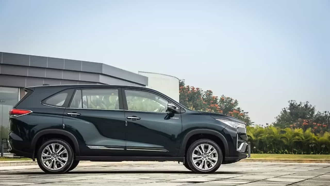 टोयोटाचा धमाका! अवघ्या 40 महिन्यांत विकल्या गेल्या 2 लाख गाड्या, ‘या’ 7 सीटर कारने उडवली झोप, किंमत फक्त..