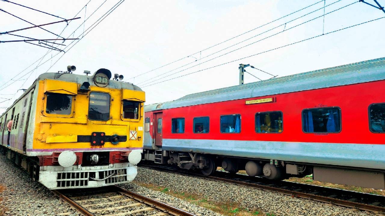 साधारणपणे तुम्ही रेल्वे स्थानकावरील घोषणा हिंदी आणि इंग्रजी या दोन भाषांमध्ये ऐकल्या असतील. मात्र, दक्षिण भारतात तसेच महाराष्ट्रातही घोषणांसाठी प्रादेशिक भाषांचाही वापर केला जातो.