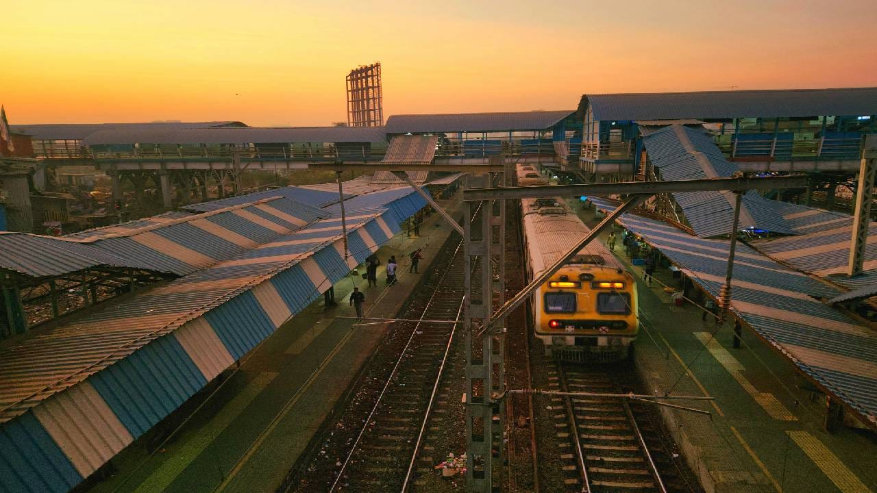 आज भारतात अनेक प्रकारच्या रेल्वेगाड्या धावतात. वंदे भारत एक्सप्रेस ही सर्वात वेगवान रेल्वेगाडी आहे. तुम्ही अनेक रेल्वेगाड्यांमधून प्रवास केला असेल. या प्रवासादरम्यान, रेल्वेगाड्या अनेक स्थानकांमधून गेल्या असतील.