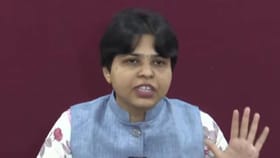 भोंदू खरात - गोऱ्हेंच्या भेटीची माहिती देणारे शिवसेनेचेच कार्यकर्ते.