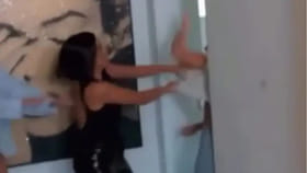 2000 कोटींची संपत्ती असणाऱ्या बहि‍णींमध्ये जोरदार भांडण, Video पाहून...