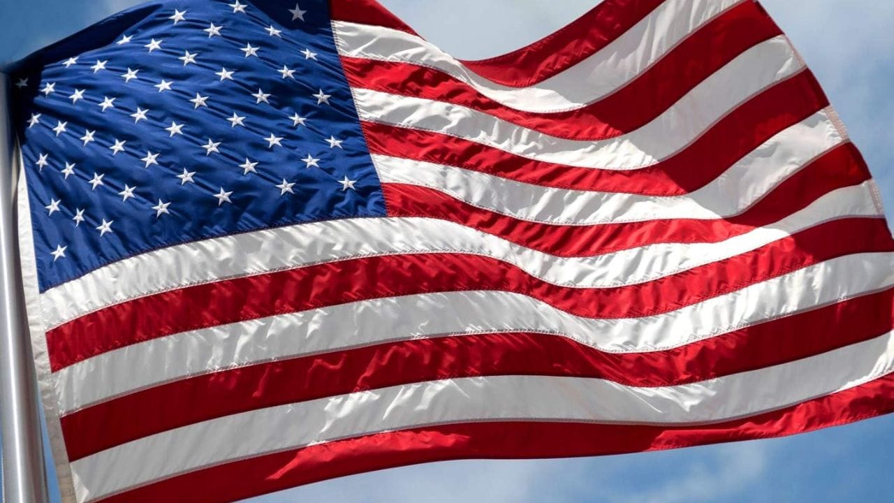 अमेरिका- व्हिएतनाम - व्हिएतनाम युद्ध १९५५ ते १९७५ पर्यंत चालले. यात लाखो लोक ठार झाले. दोन्ही देशात कट्टर दुश्मनी होती. मात्र, १९९५ मध्ये टर्निंग पॉईंट आला. दोन्ही देशांनी कूटनितीक संबंध प्रस्थापित केले. व्यापार आणि शिक्षण क्षेत्रात सहकार्य वाढले. आज दोन्ही देश आर्थिक भागीदार आहेत. 