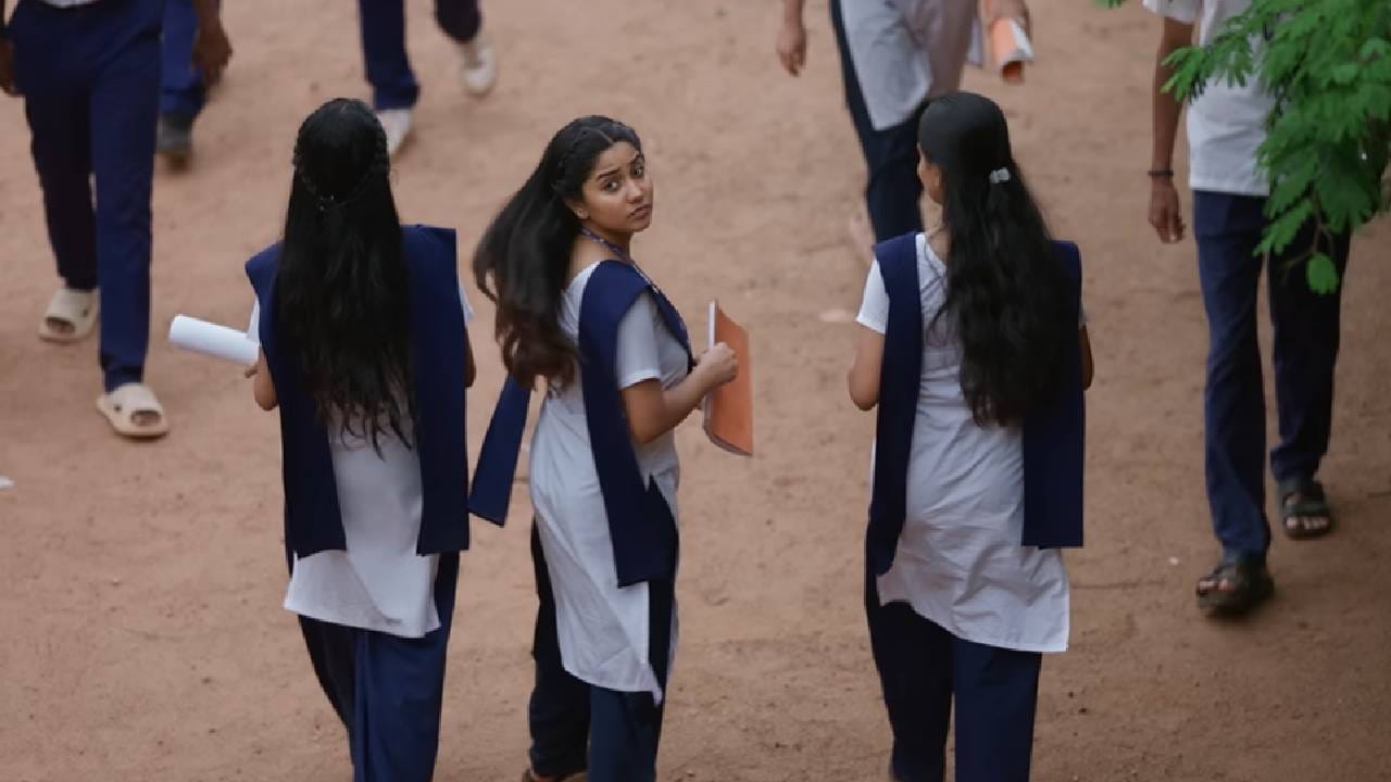 आता दुसऱ्या भागाचं बजेटसुद्धा फक्त 10 कोटी रुपये आहे. यानंतर आता तिसरा भागसुद्धा प्रेक्षकांच्या भेटीला येणार आहे. भारतातील सर्वाधिक कमाई करणाऱ्या टॉप 10 मल्याळम चित्रपटांच्या यादीत हा चौथ्या क्रमाकांवर आहे. 
