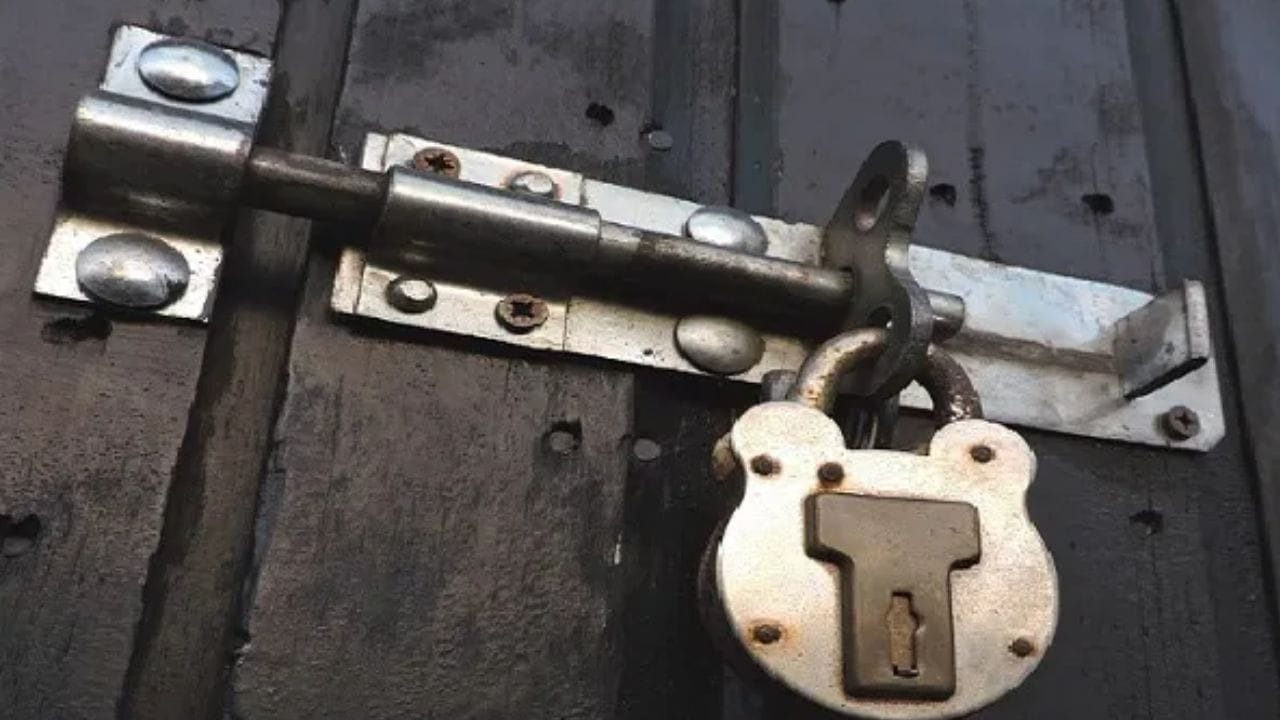 Vastu Shastra: तुमच्या घराची चावी वारंवार हरवते का? चुकूनही दुर्लक्ष करू नका, असते धोक्याची घटना, नेमका अर्थ काय?