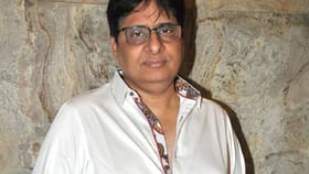 फुटपाथवर साडी विकणारा, ते टॉप प्रोड्युसर..! कोट्यवधींचं साम्राज्य...