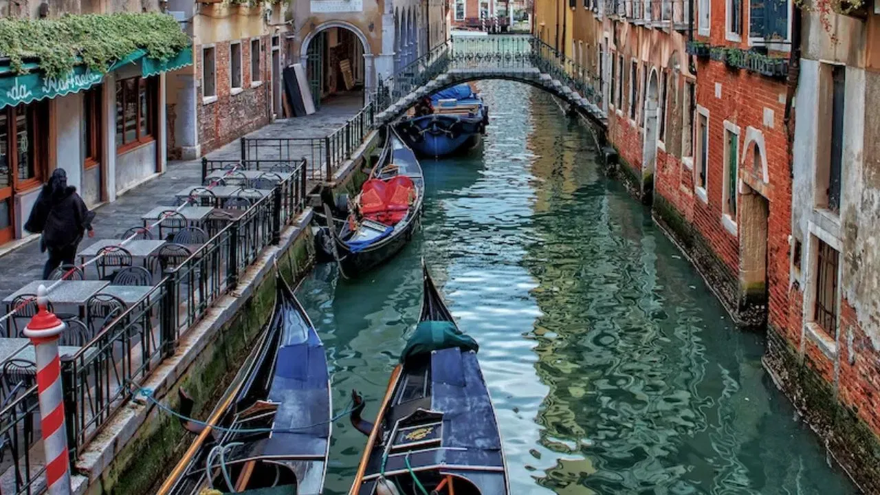 अब्जावधींचे सुरक्षा कवच अपयशी, व्हेनिस कायमचे नकाशावरून गायब होणार! अख्खं शहर कुठं जाणार?