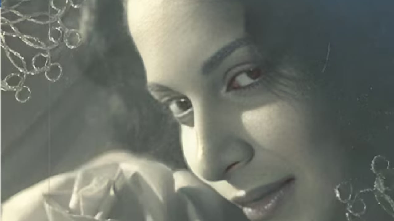 दिग्दर्शकांनी हा सीन प्रेक्षकांना आवडेल आणि टाळ्यांचा कडकडाट होईल असे सांगून पटवण्याचा प्रयत्न केला पण वहीदा रहमान यांनी हा सीन करण्यास स्पष्ट नकार दिला. ‘गाइड’ हा चित्रपट हिंदीत प्रचंड गाजला आणि आजही तो क्लासिक म्हणून ओळखला जातो.