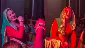 25 वेळा पाहिलं पण मन भरलं नाही, या महिलेने डान्समध्ये गौतमीला दिली टक्.