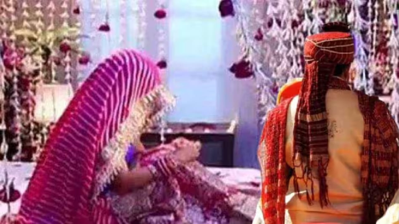 नवरा-बायकोच्यामध्ये झोपायची सासू, नवरा संबंध ठेवण्यास द्यायचा नकार, कारण ऐकून बायको हादरली