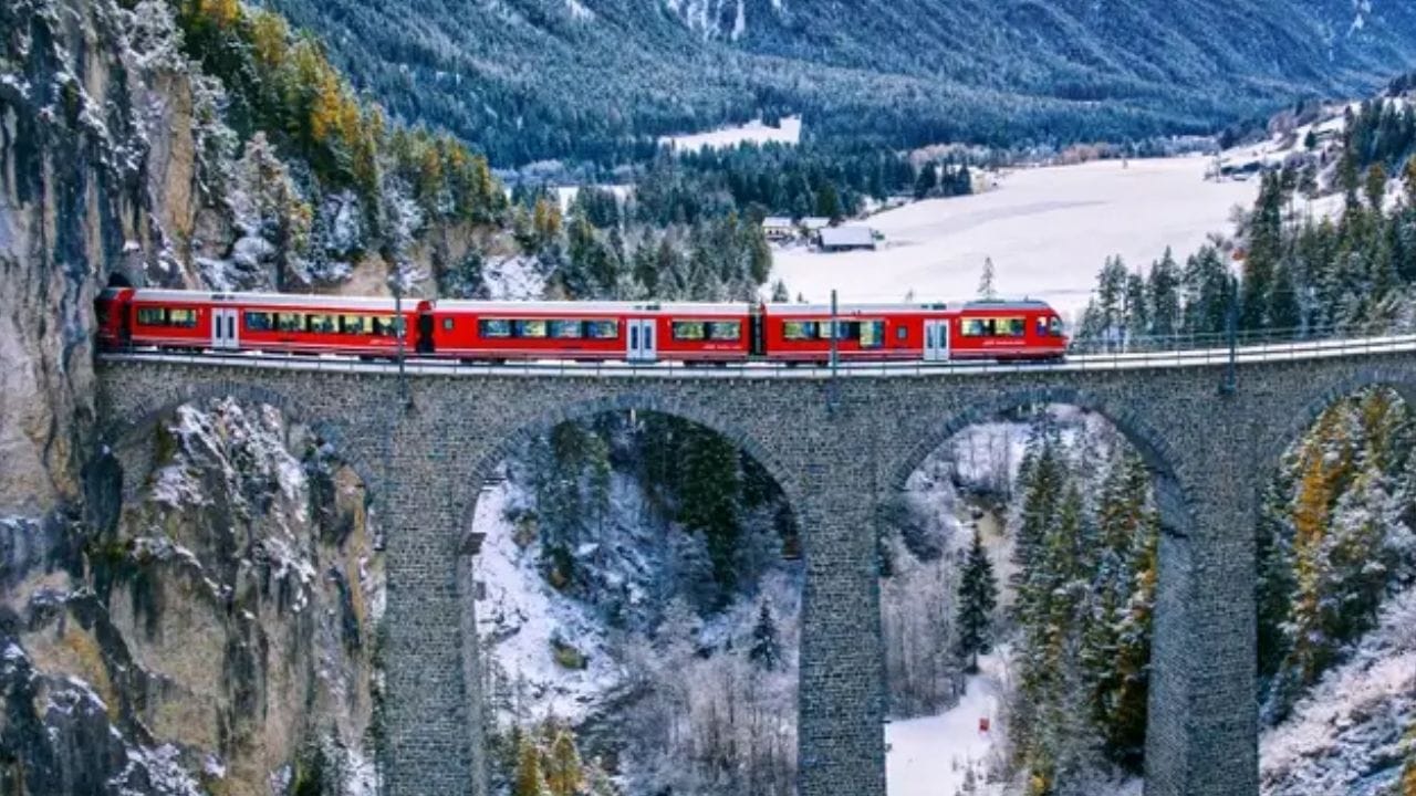 किती अंतर पार करते? ही ट्रेन झेरमॅट आणि सेंट मॉरिट्झ हे 290 किलोमीटर अंतर पार करण्यासाठी सुमारे 8 ते 10 तास घेते. त्यामुळेच तिला जगातील सर्वात संथ ट्रेन म्हटले जाते.