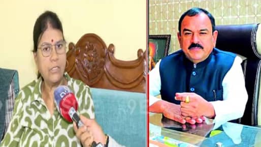 Ashok Kharat Case : खरातकडे स्वेच्छेने गेलेल्या महिलांवरही कारवाई करा – लेखिकेची मुख्यमंत्र्यांकडे मागणी