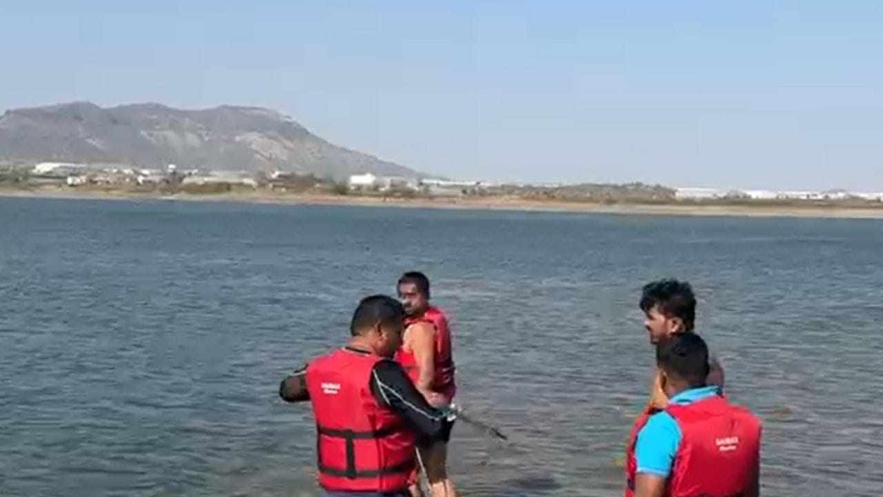 मोठी बातमी समोर येत आहे, मावळ तालुक्यातील नवलाख उंब्रे एमआयडीसी परिसरातील जाधववाडी धरणात दुर्दैवी घटना घडली आहे. पोहण्यासाठी उतरलेल्या सहा जणांपैकी तिघांचा पाण्यात बुडून मृत्यू झाला आहे.