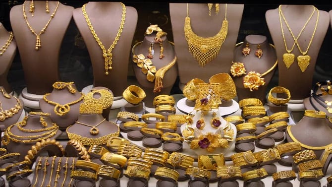 सराफा बाजारात मोठा उलटफेर, सोन्याचे भाव आज डायरेक्ट.. 10 ग्रॅमचा दर..