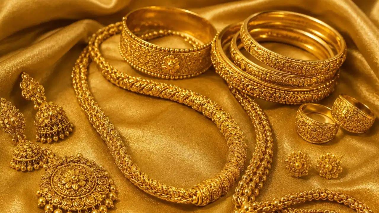 Gold Price Today : आता विसरा खरेदी ! सोन्याचे भाव जे वाढलेत... 10 ग्रॅमसाठी तब्बल.. Gold Price Today : आता विसरा खरेदी ! सोन्याचे भाव जे वाढलेत... 10 ग्रॅमसाठी तब्बल..