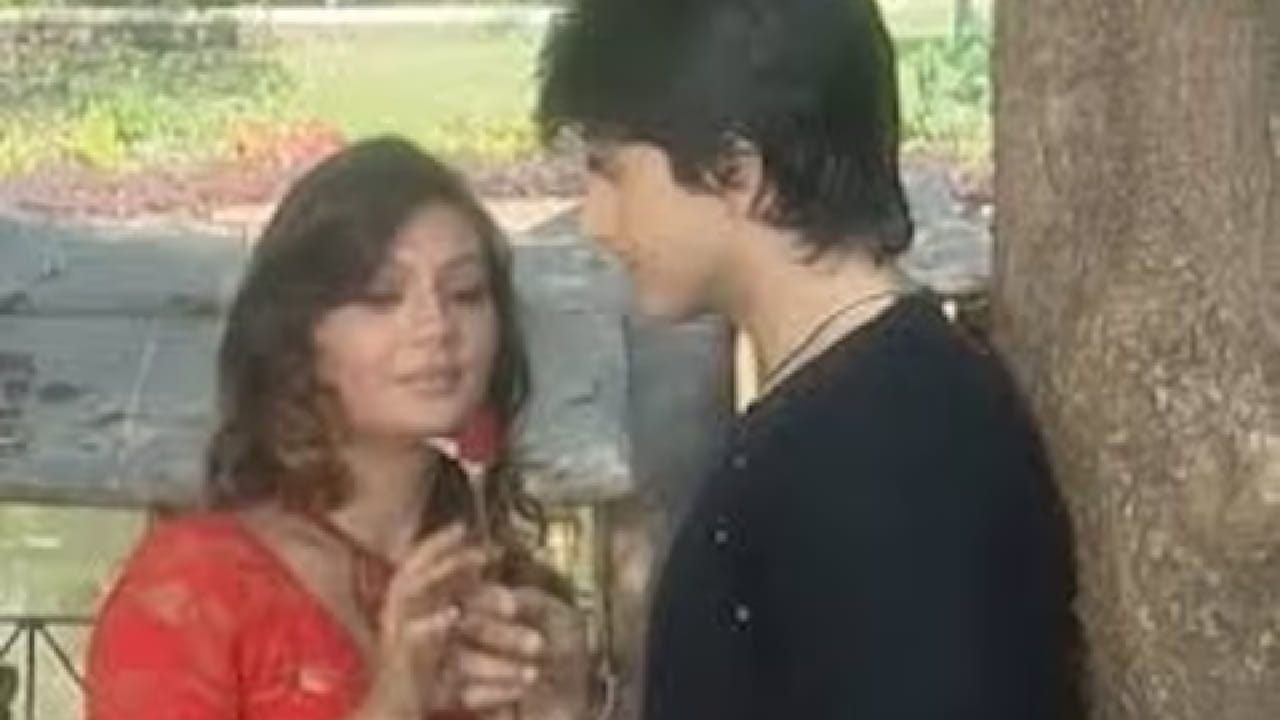 ‘तुम तो ठहरे परदेसी’ हा त्याच नावाच्या अल्बममधील टायटल ट्रॅक होता. 1997 साली रिलीज झालेल्या या अल्बमने त्या काळात विक्रीचे विक्रम मोडले. Venus Records & Tapes या कंपनीने या अल्बमच्या सुमारे 70 लाख ऑडिओ कॅसेट्स विकल्या होत्या, जे त्या काळात एक मोठं यश मानलं जात होतं.