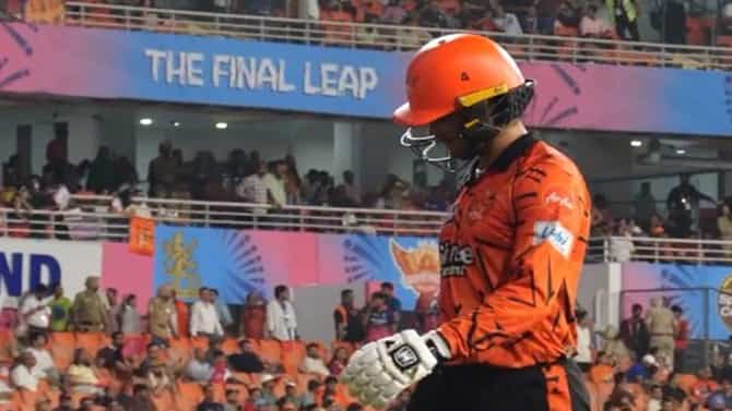 SRH vs RR Eliminator : अभिषेक शर्मा निर्णायक सामन्यात ढेर, जोफ्रा आर्चरकडून झिरोवर गेम